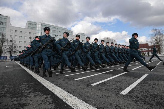 Personnel of Emergencies Ministry's Academy of Social Protection hold training for Victory Parade
