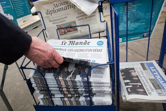 Front pages of French newspapers covering presidential debate
