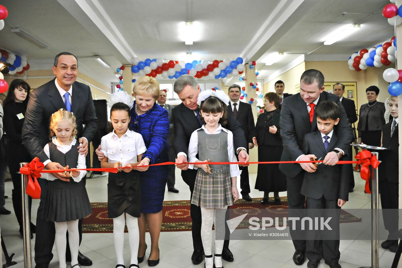 Boris Gromov at school opening ceremony in Lipitsy