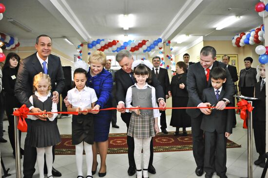 Boris Gromov at school opening ceremony in Lipitsy