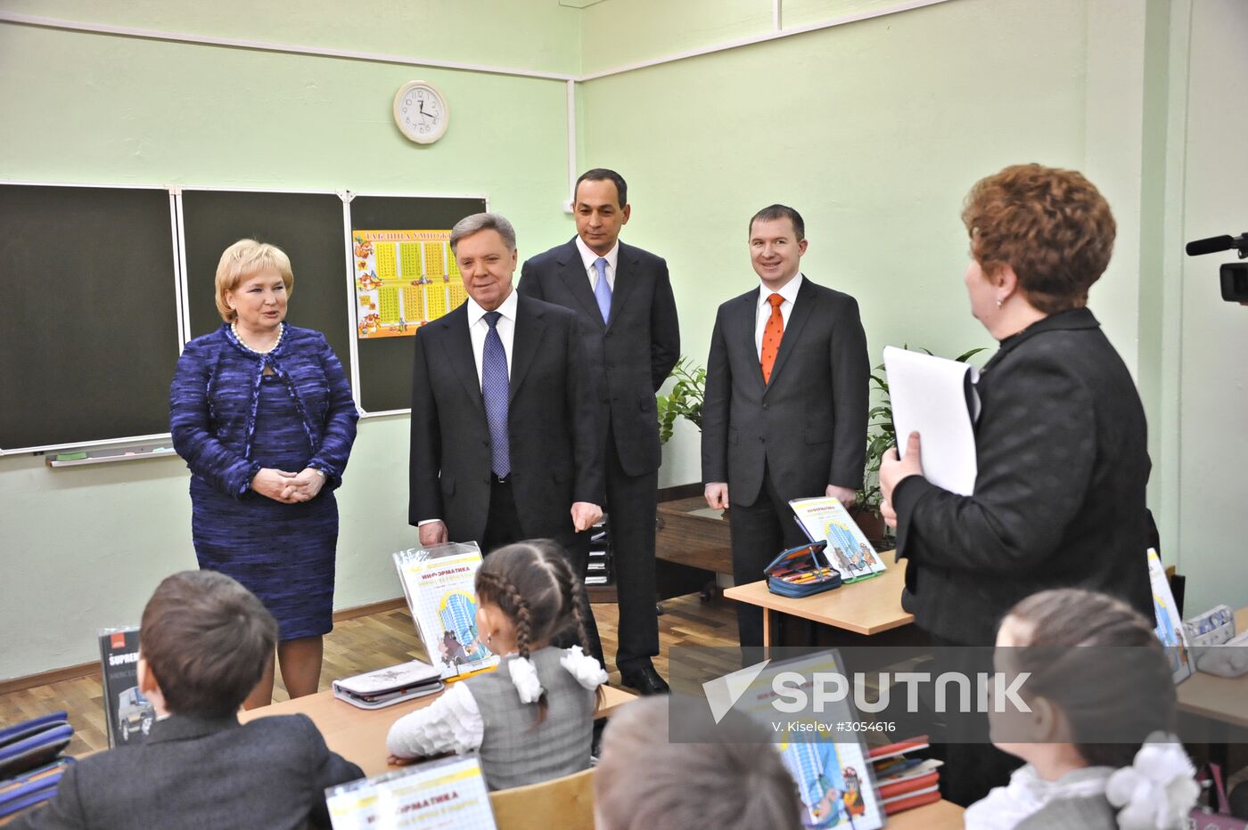 Boris Gromov at school opening ceremony in Lipitsy