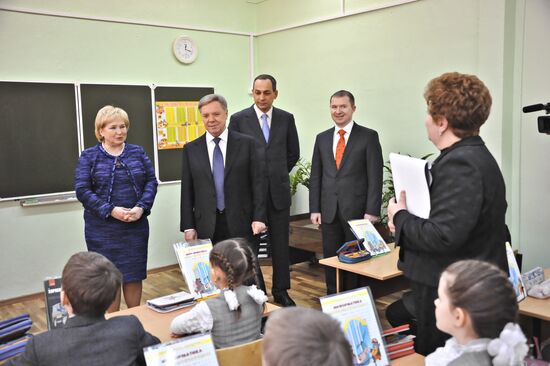 Boris Gromov at school opening ceremony in Lipitsy