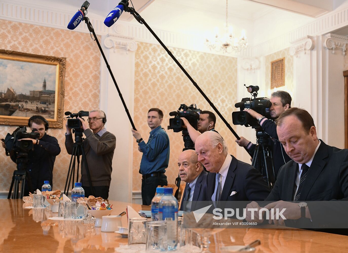 Foreign Minister Sergei Lavrov meets with UN Secretary-General's Special Envoy for Syria Staffan de Mistura
