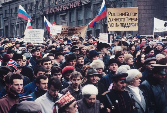 Demonstration to support Boris Yeltsin