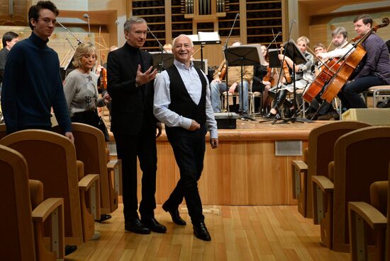 Bernard Arnault takes part in All Time Masterpieces concert
