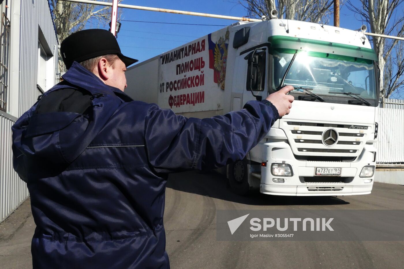 Russian humanitarian convoy arrives in Donetsk