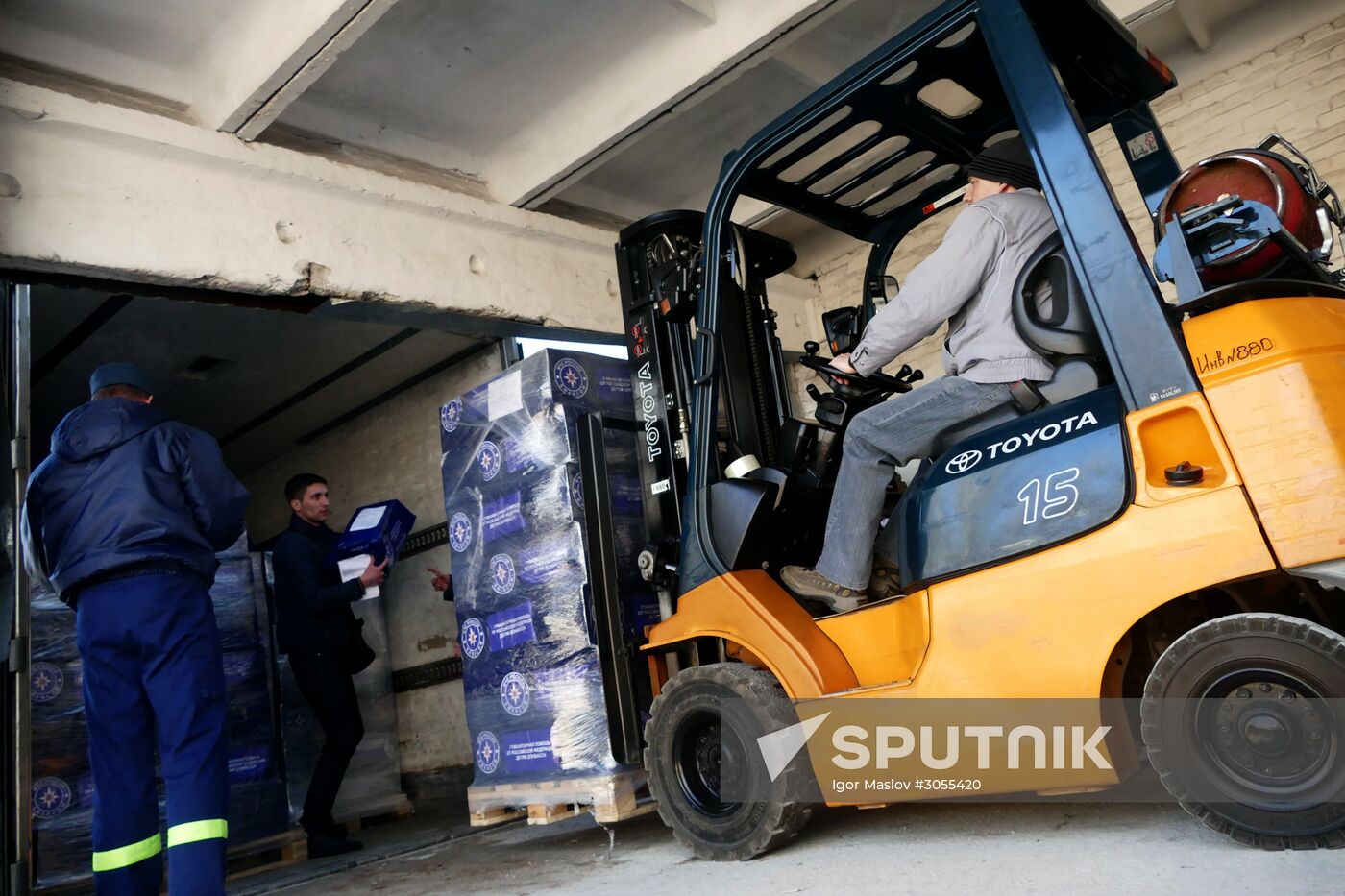 Russian humanitarian convoy arrives in Donetsk