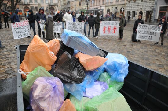 Rally demanding to solve the problem of waste disposal in Lviv