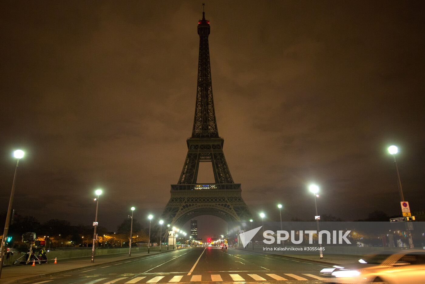 Eiffel Tower plunged into dark to mourn London attack victims