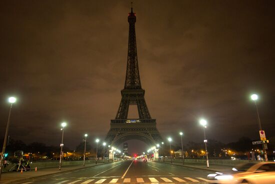Eiffel Tower plunged into dark to mourn London attack victims