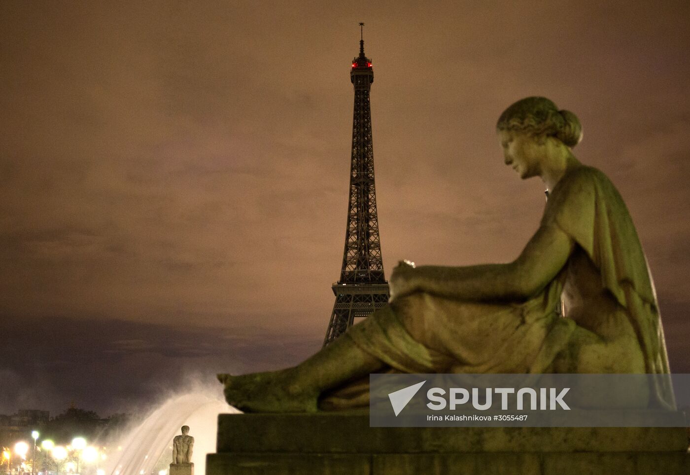Eiffel Tower plunged into dark to mourn London attack victims