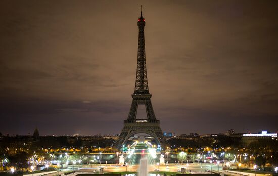 Eiffel Tower plunged into dark to mourn London attack victims