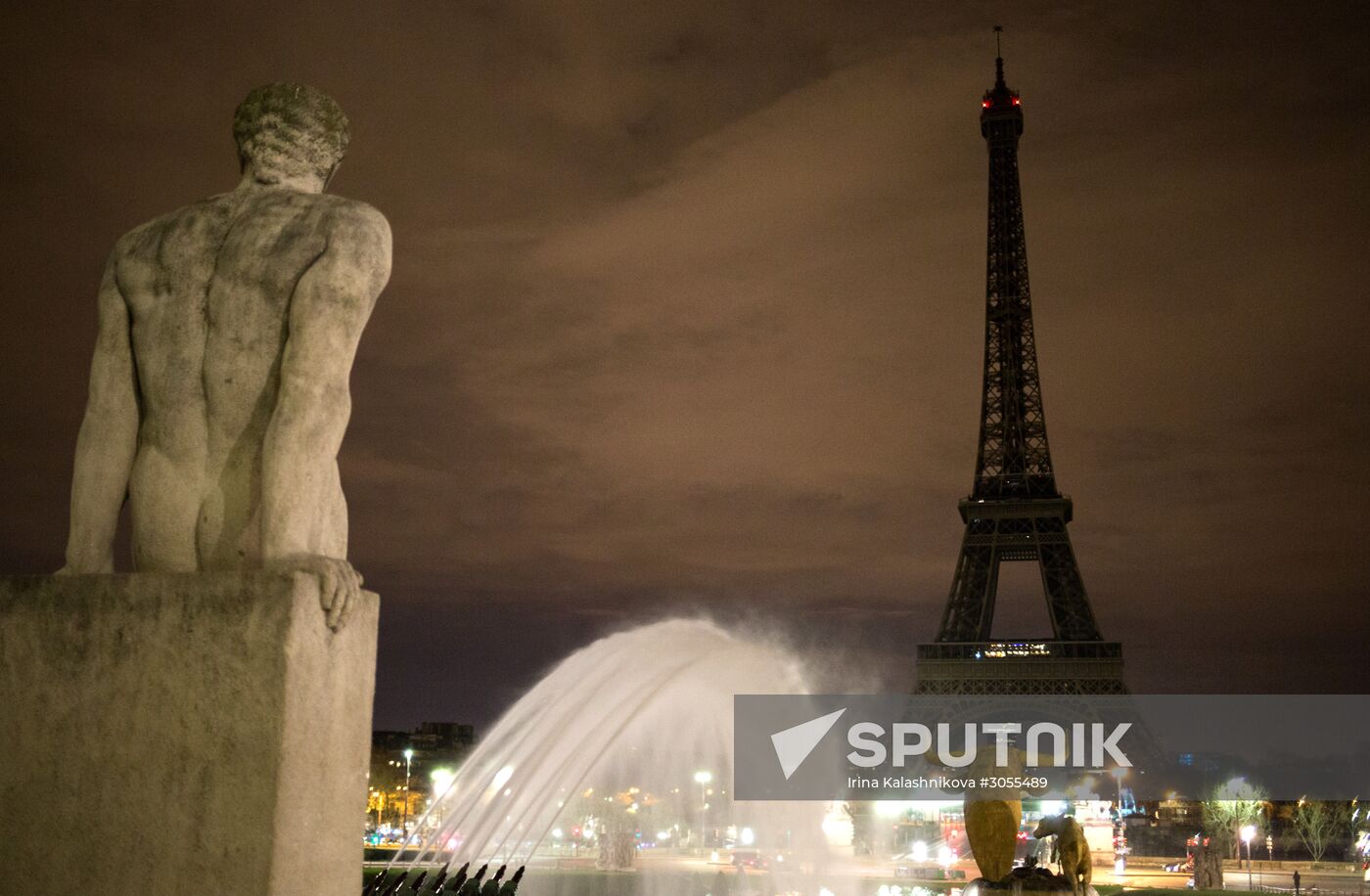 Paris officials turn off lights at Eiffel Tower in memory of London terrorist attack victims