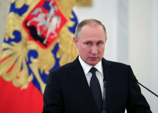 Ceremony presenting to Vladimir Putin officers appointed to senior command posts