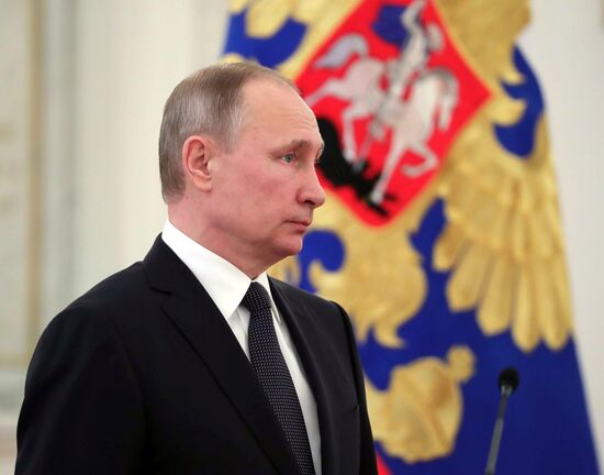 Ceremony presenting to Vladimir Putin officers appointed to senior command posts