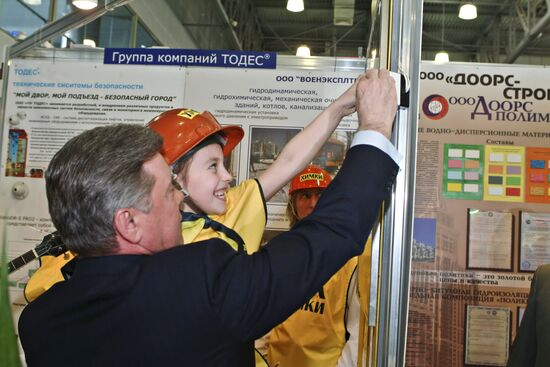 Boris Gromov visits Moscow Region Exhibition at Crocus City Hall