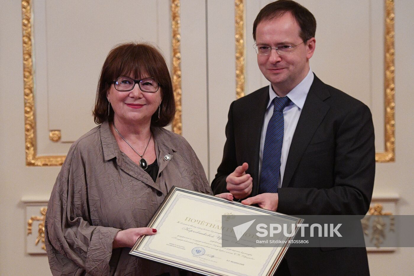 Presenting state awards to culture and art workers
