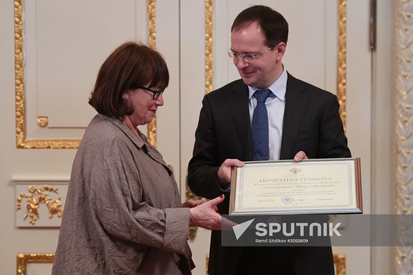 Presenting state awards to culture and art workers
