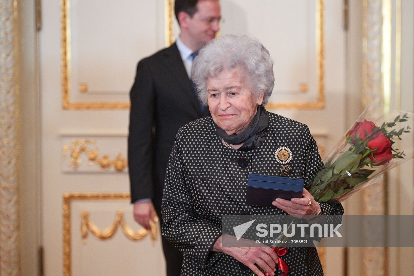 Presenting state awards to culture and art workers