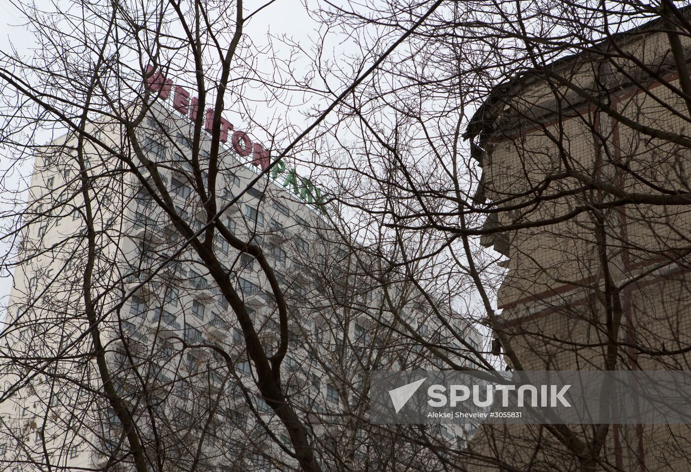 Demolition of five-storey building on Narodnogo Opolcheniya Street in Moscow