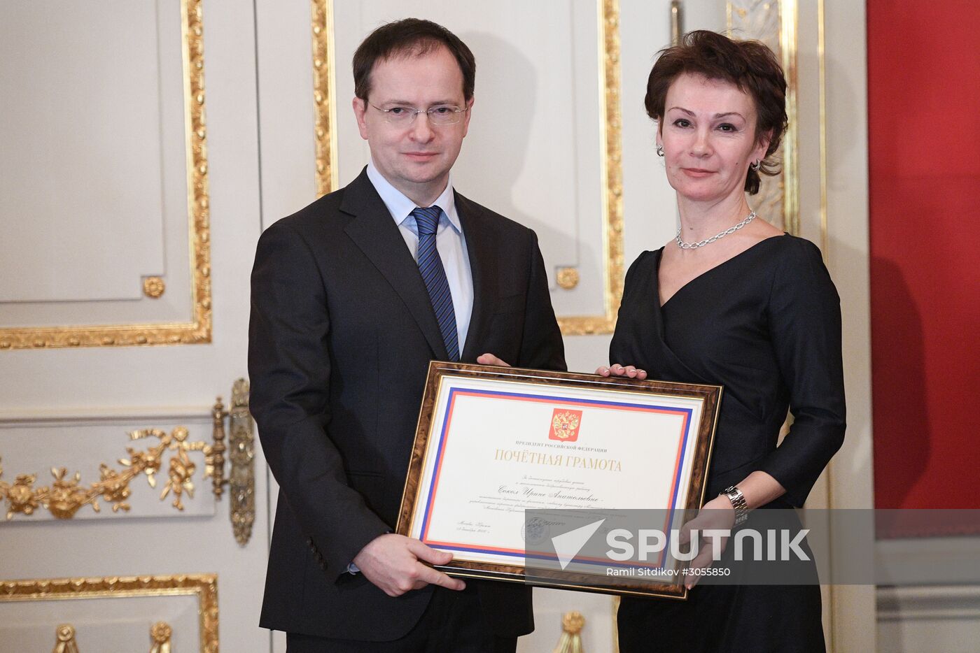 Presenting state awards to culture and art workers