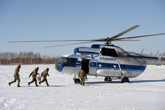 Drill of Novosibirsk air base's parachute fire service members
