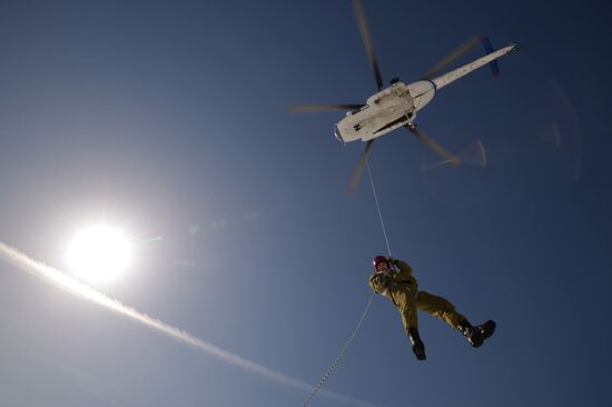 Drill of Novosibirsk air base's parachute fire service members