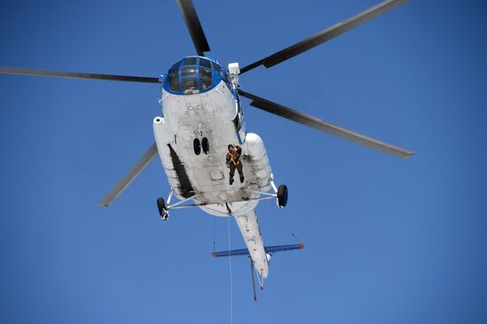 Drill of Novosibirsk air base's parachute fire service members