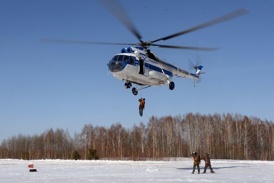 Drill of Novosibirsk air base's parachute fire service members