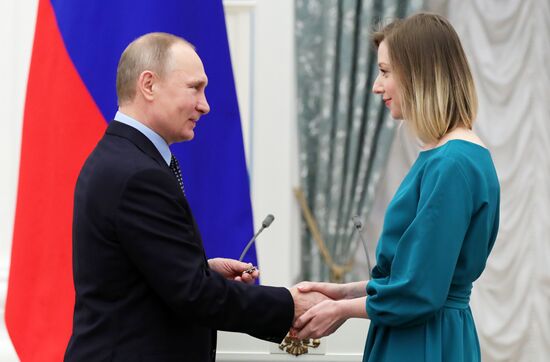 President Vladimir Putin distributes 2016 presidential awards for art for children and young people