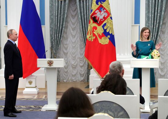 President Vladimir Putin distributes 2016 presidential awards for art for children and young people