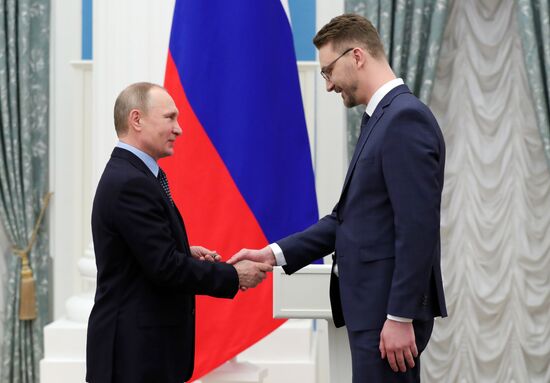 President Vladimir Putin distributes 2016 presidential awards for art for children and young people