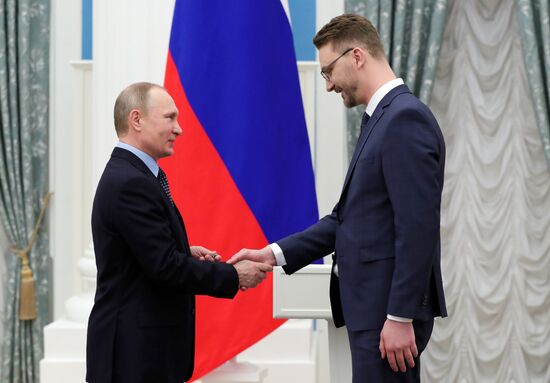 President Vladimir Putin distributes 2016 presidential awards for art for children and young people