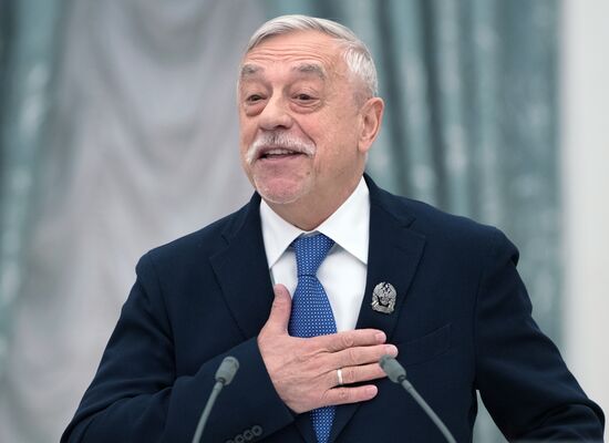 President Vladimir Putin distributes 2016 presidential awards for art for children and young people