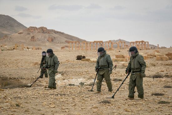 Russian engineers conduct mine clearance operation in Palmyra