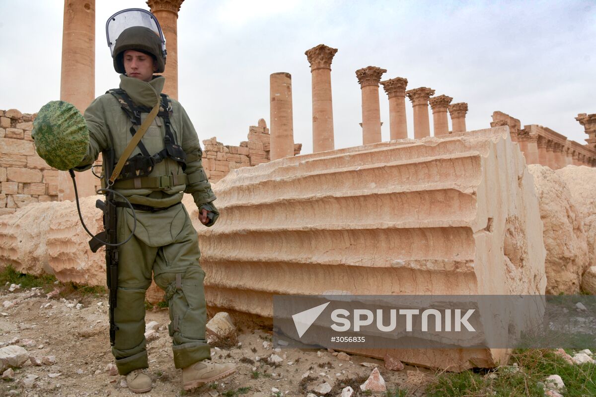 Russian engineers clear historical part of Palmyra and residential areas of mines