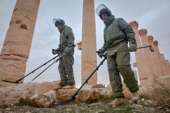 Russian engineers conduct mine clearance operation in Palmyra