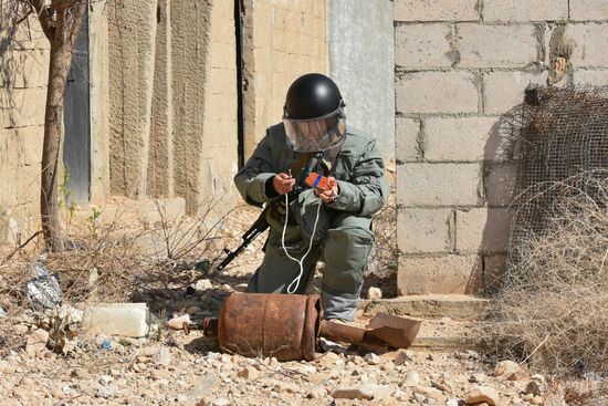 Russian engineers conduct mine clearance operation in Palmyra