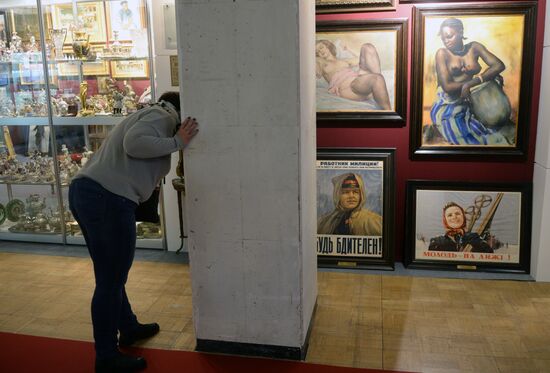 Russian Antique Salon