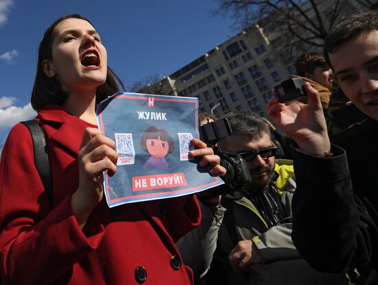 Unauthorized anti-corruption rally in Moscow