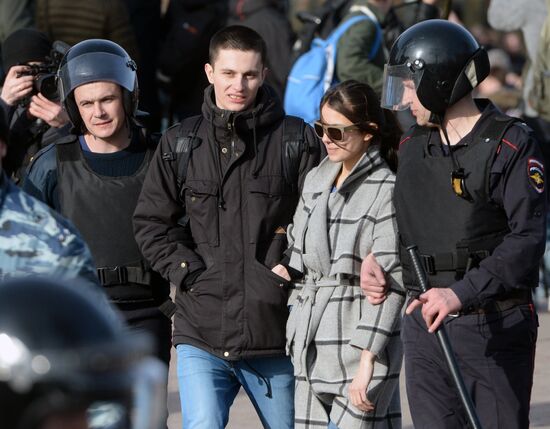 Unauthorized anti-corruption rally in Moscow