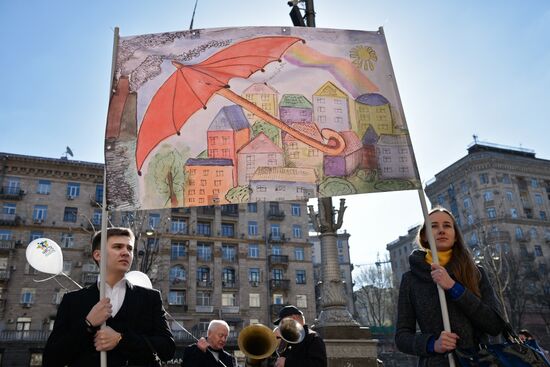 People protest industrial pollution in Kiev