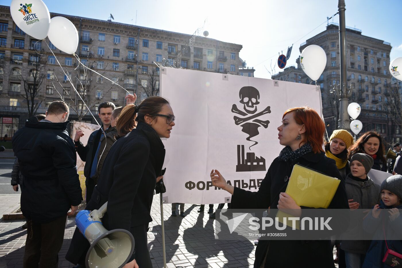 People protest industrial pollution in Kiev