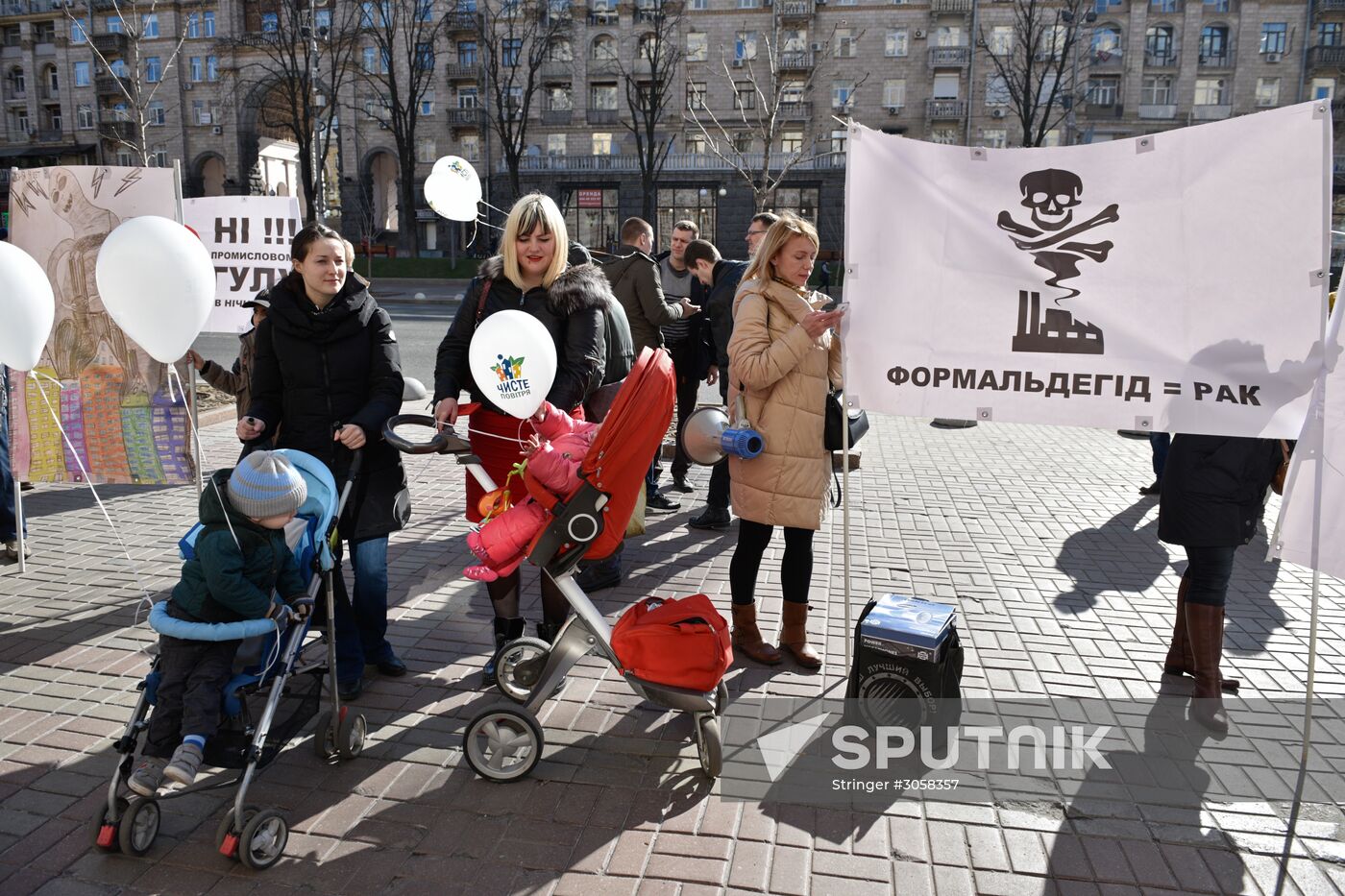 People protest industrial pollution in Kiev