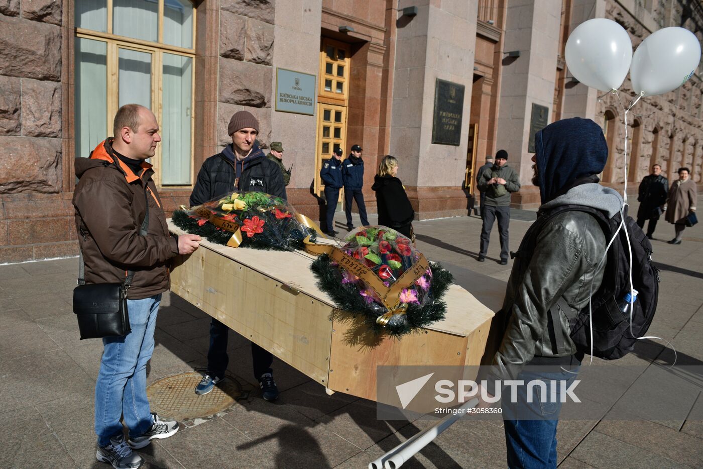 People protest industrial pollution in Kiev