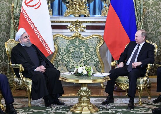 Vladimir Putin meets with Iranian President Hassan Rouhani