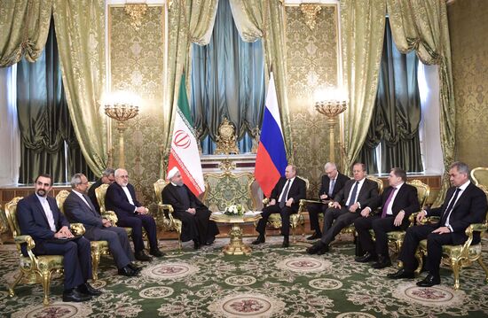 Vladimir Putin meets with Iranian President Hassan Rouhani