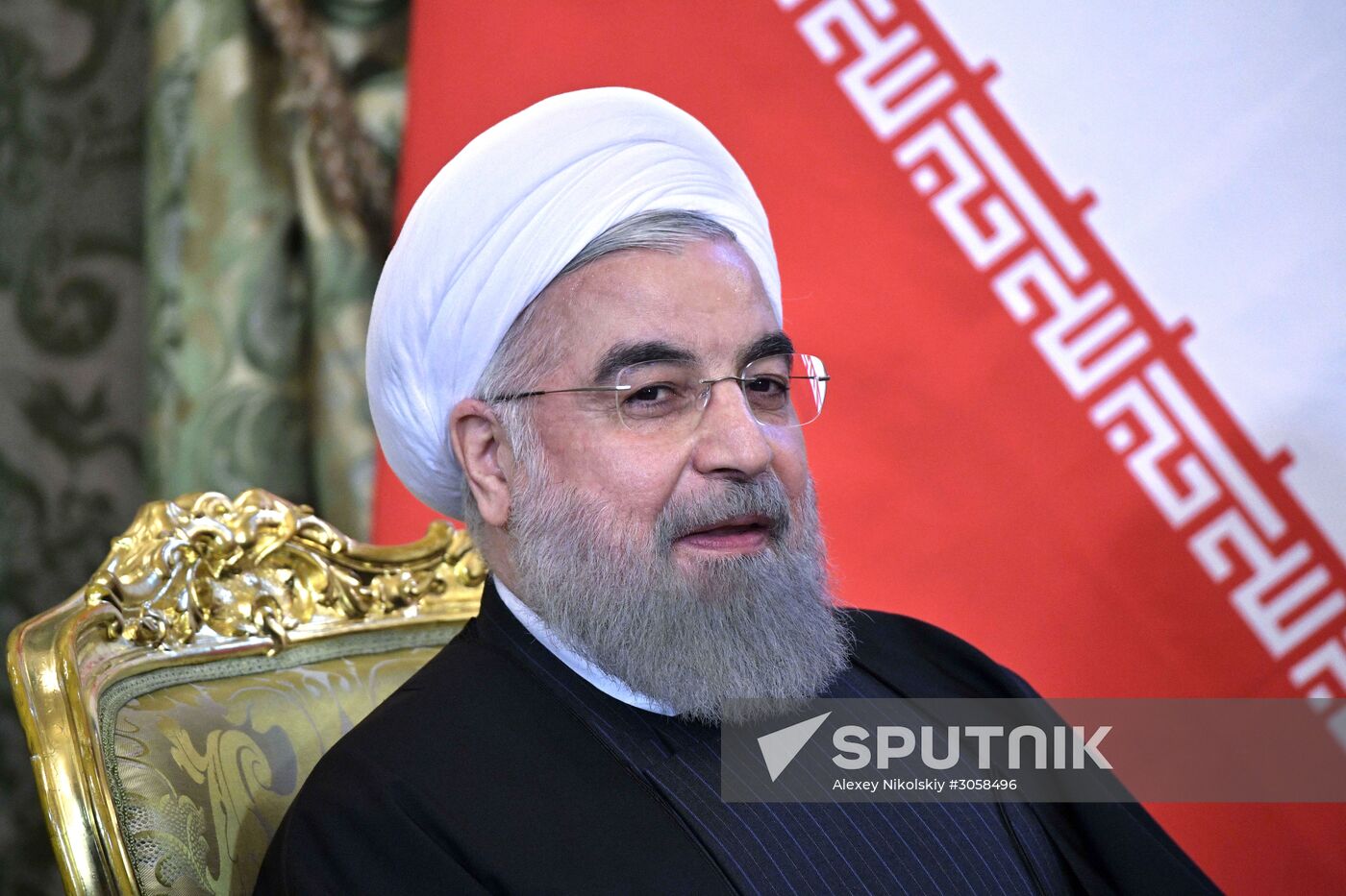 Vladimir Putin meets with Iranian President Hassan Rouhani
