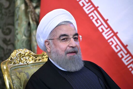 Vladimir Putin meets with Iranian President Hassan Rouhani