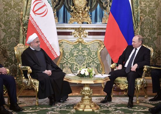 Vladimir Putin meets with Iranian President Hassan Rouhani